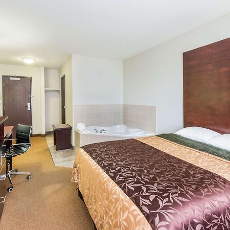 Super 8 By Wyndham Innisfail Extérieur photo