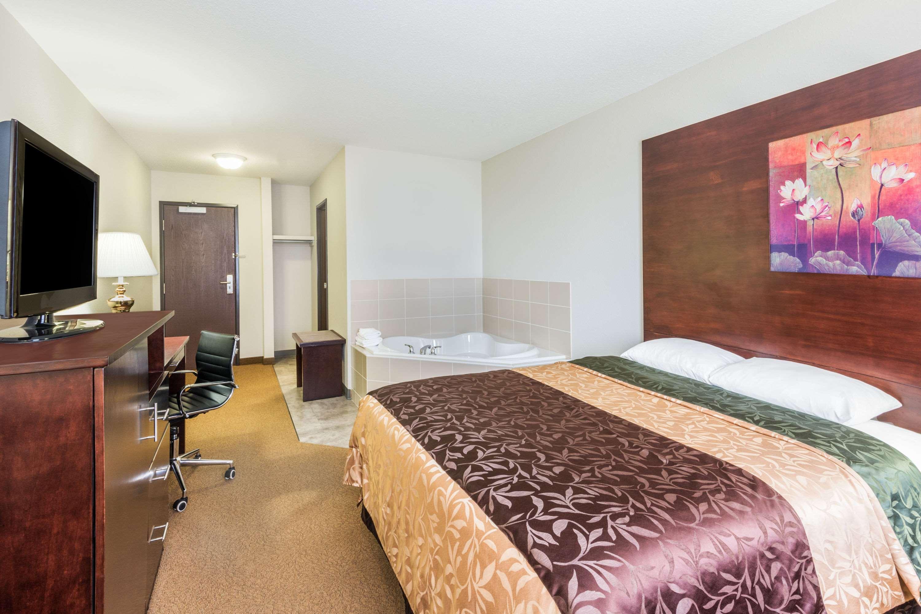 Super 8 By Wyndham Innisfail Extérieur photo