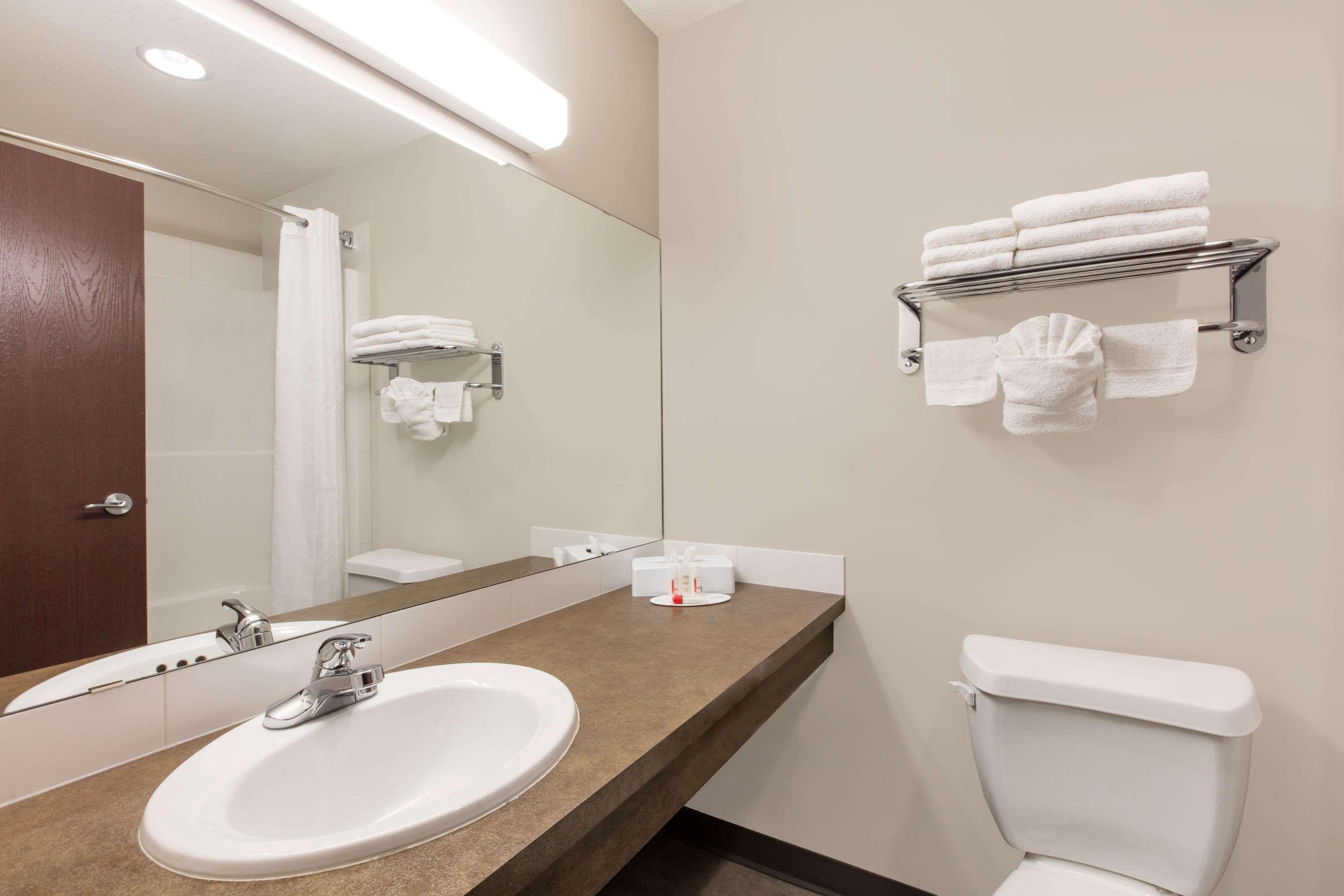 Super 8 By Wyndham Innisfail Extérieur photo