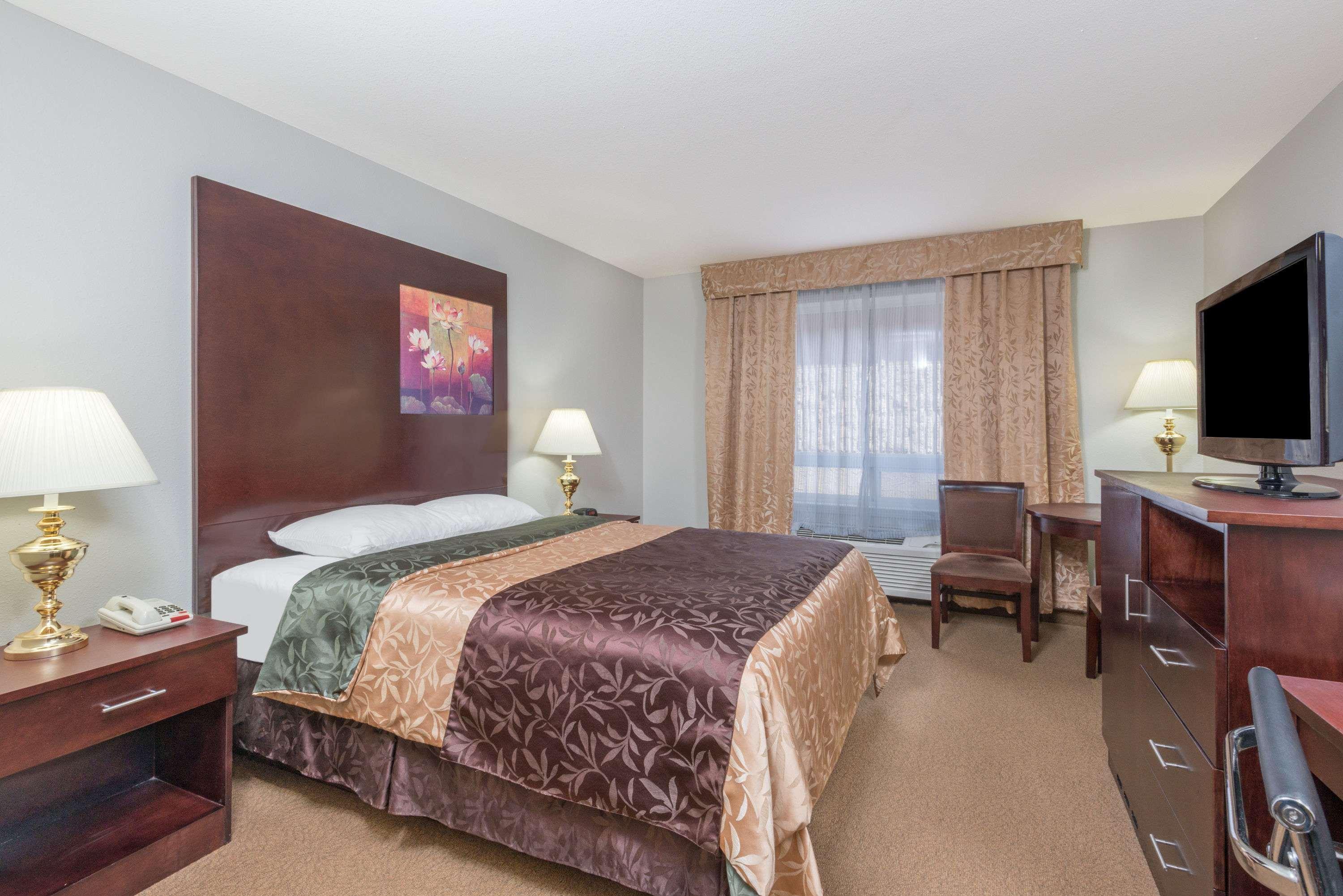 Super 8 By Wyndham Innisfail Extérieur photo